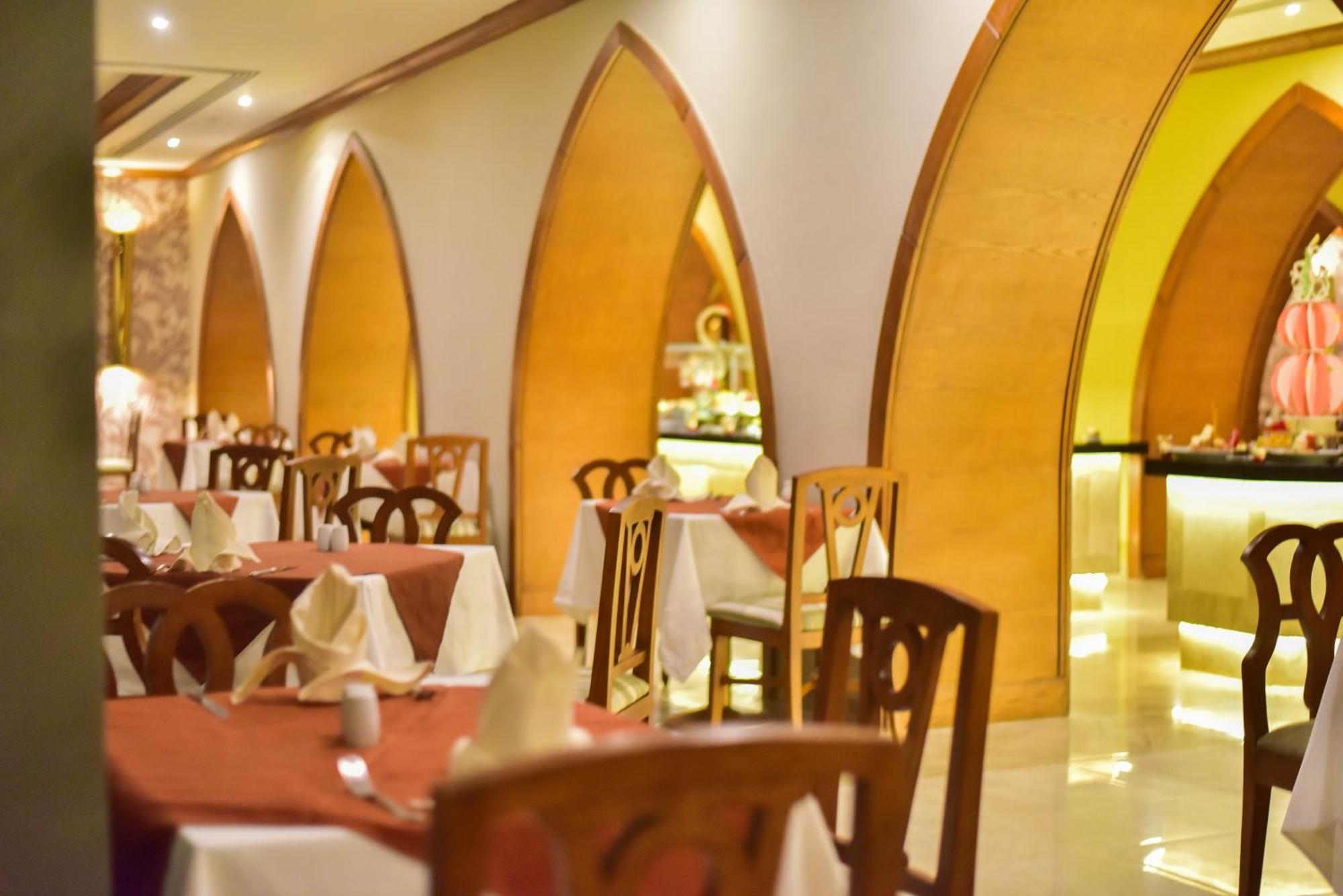 The Grand Hotel Sharm El Sheikh Exterior foto The interior of the restaurant
