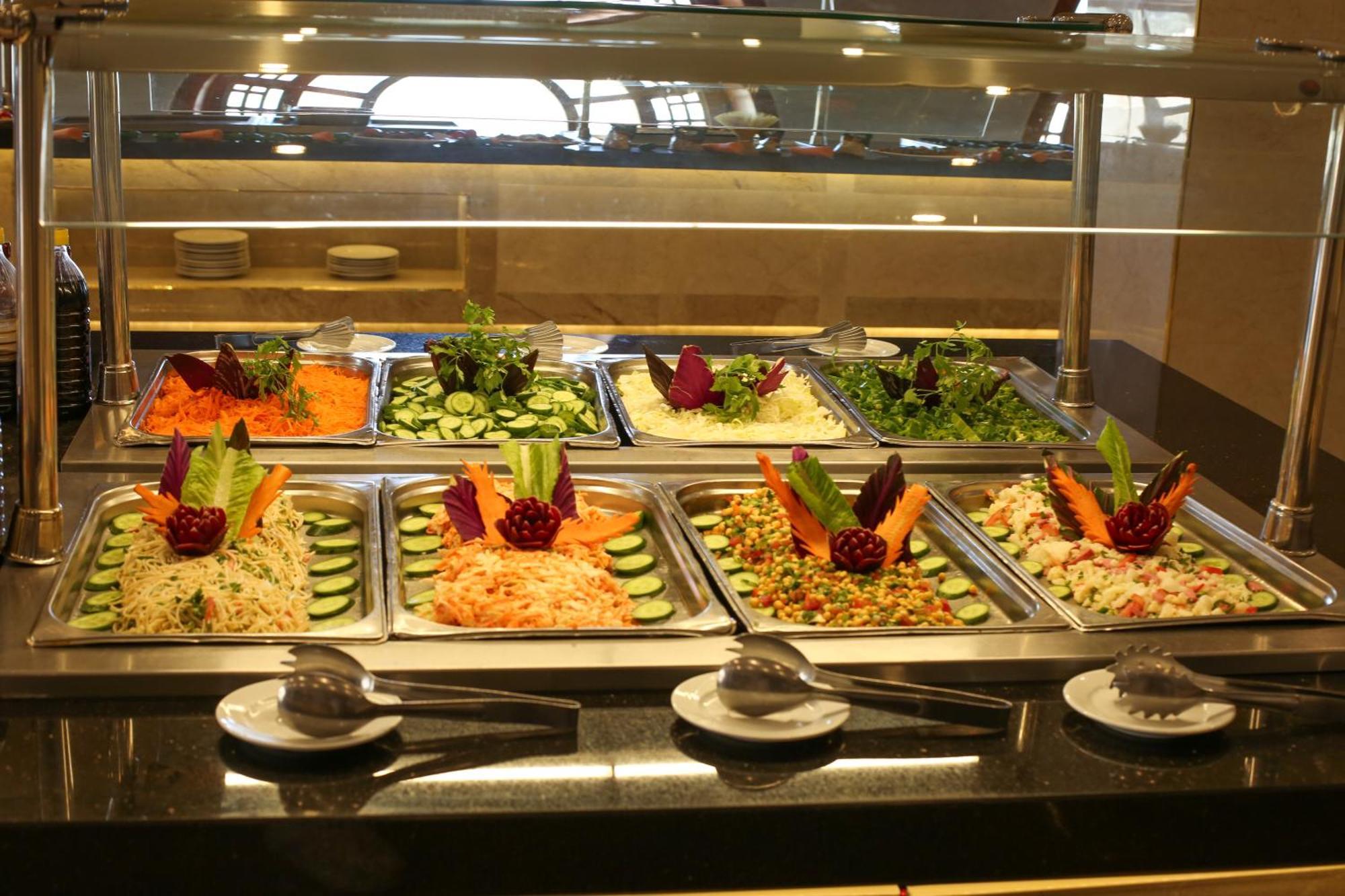 The Grand Hotel Sharm El Sheikh Exterior foto A salad bar
