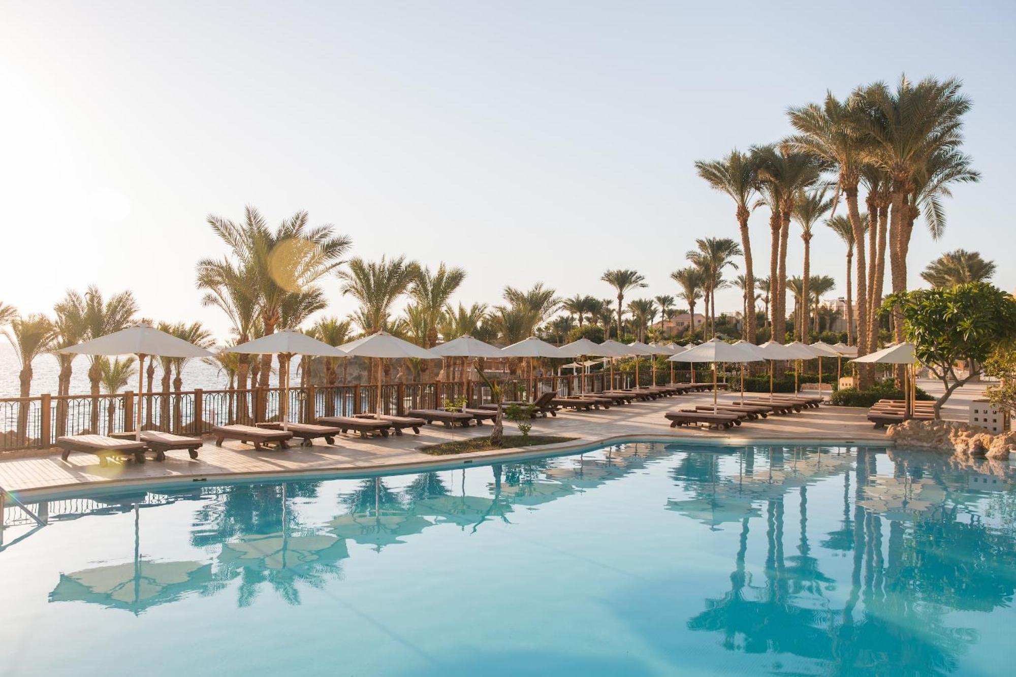 The Grand Hotel Sharm El Sheikh Exterior foto The swimming pool at the Four Seasons Resort